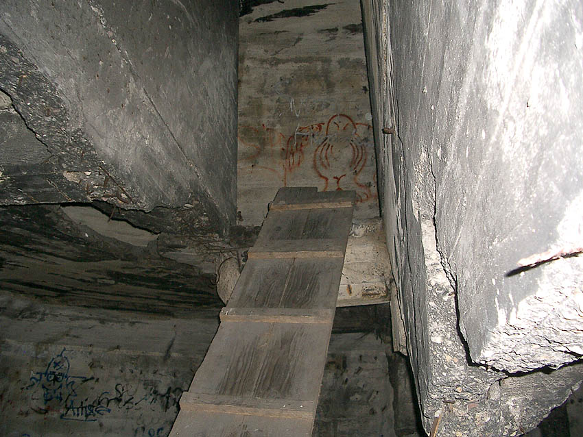 Innenaufnahmen Luftschutzturmruine ehemaliges Banter Lager 1 in